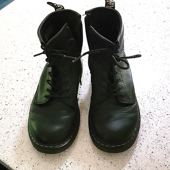 Kids Doc Martens - Picture 1 of 2